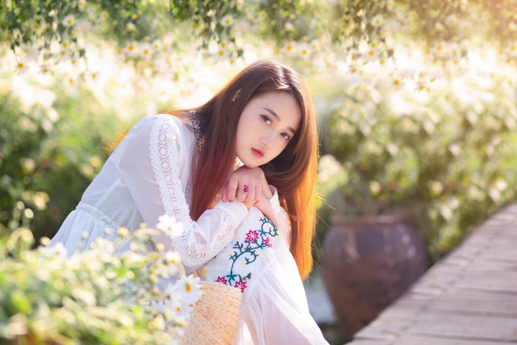 Hình Ảnh Con Gái Cute Che Mặt – Hiện Tượng Thu Hút Và Những Góc Nhìn Đa Chiều